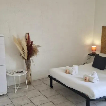 Beautiful Studio In The Heart Of Saint-Tropez Buitenkant foto